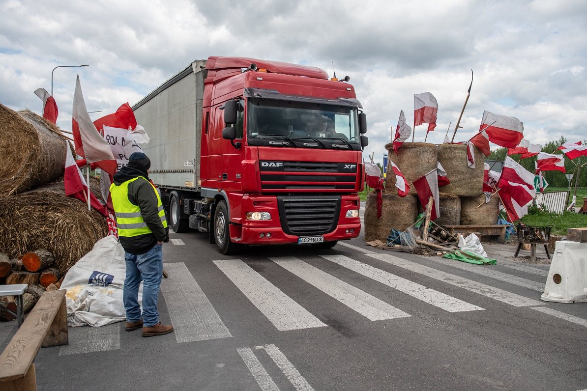 Polijas zemnieki ir pārtraukuši Ukrainas robežas bloķēšanu