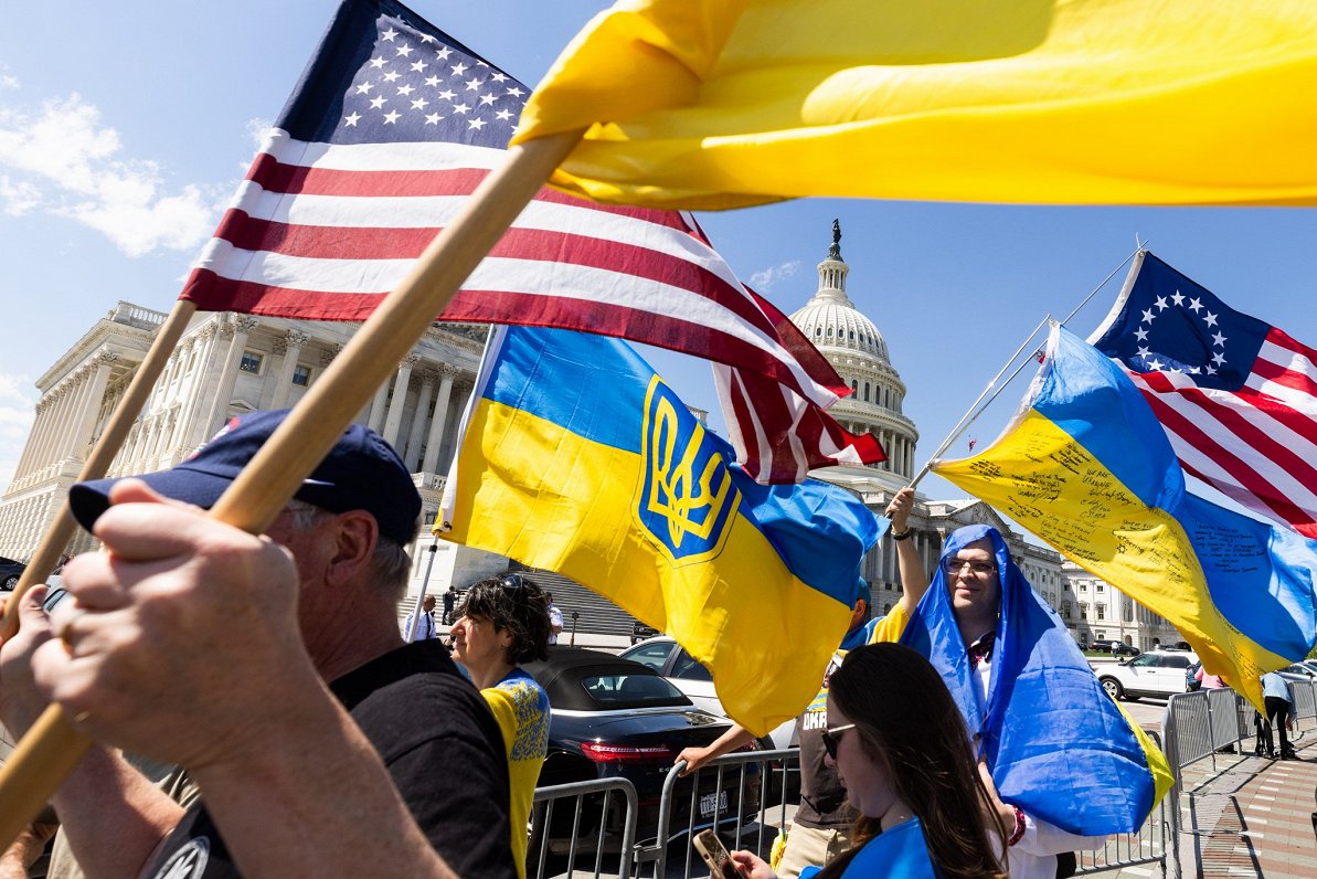 Ukrainas atbalstītāji pie ASV Kapitolija