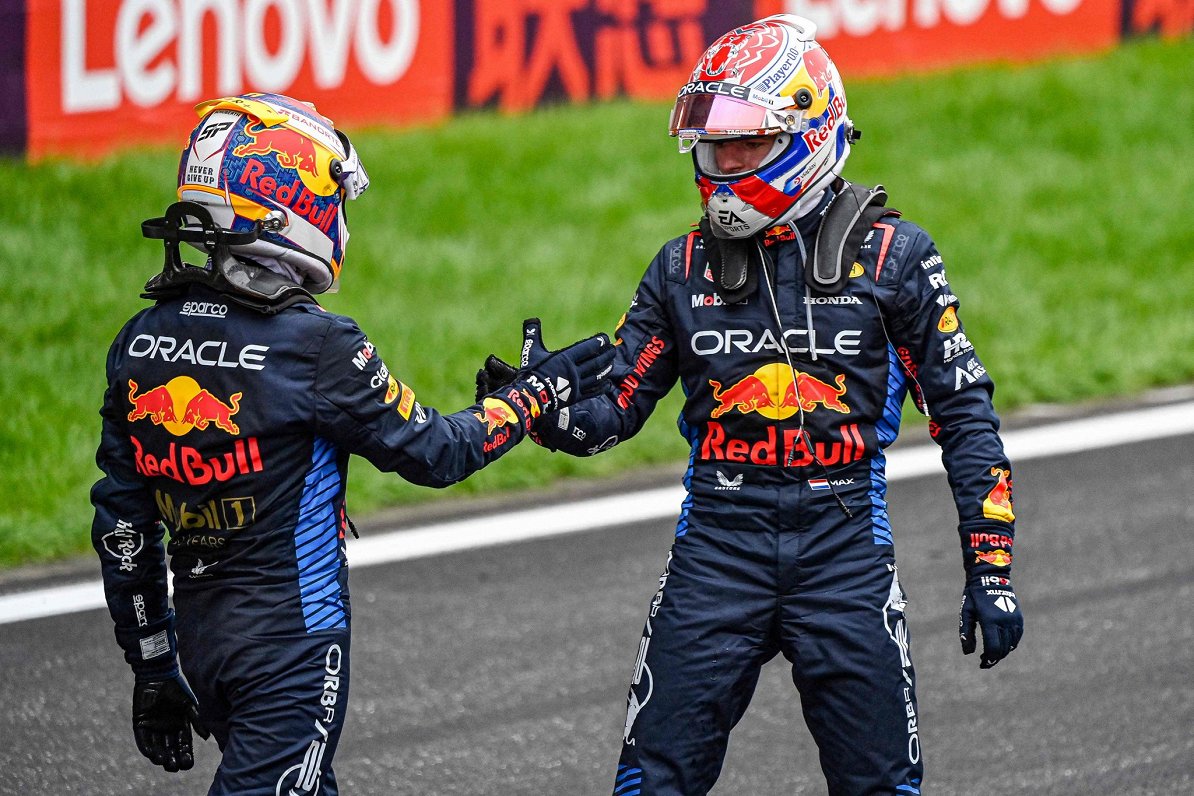 &quot;Red Bull&quot; pilots Makss Verstapens Ķīnas «Grand Prix» uzvar arī pamatsacensībās