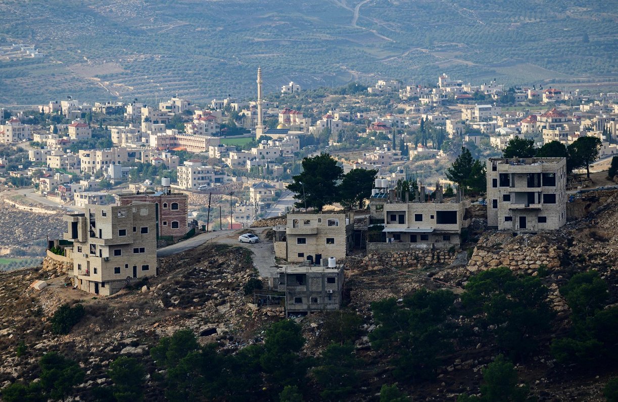 Nepabeigtas dzīvojamās mājas netālu no Harasas pilsētas uz ziemeļiem no Hebronas okupētajā Rietumkra...