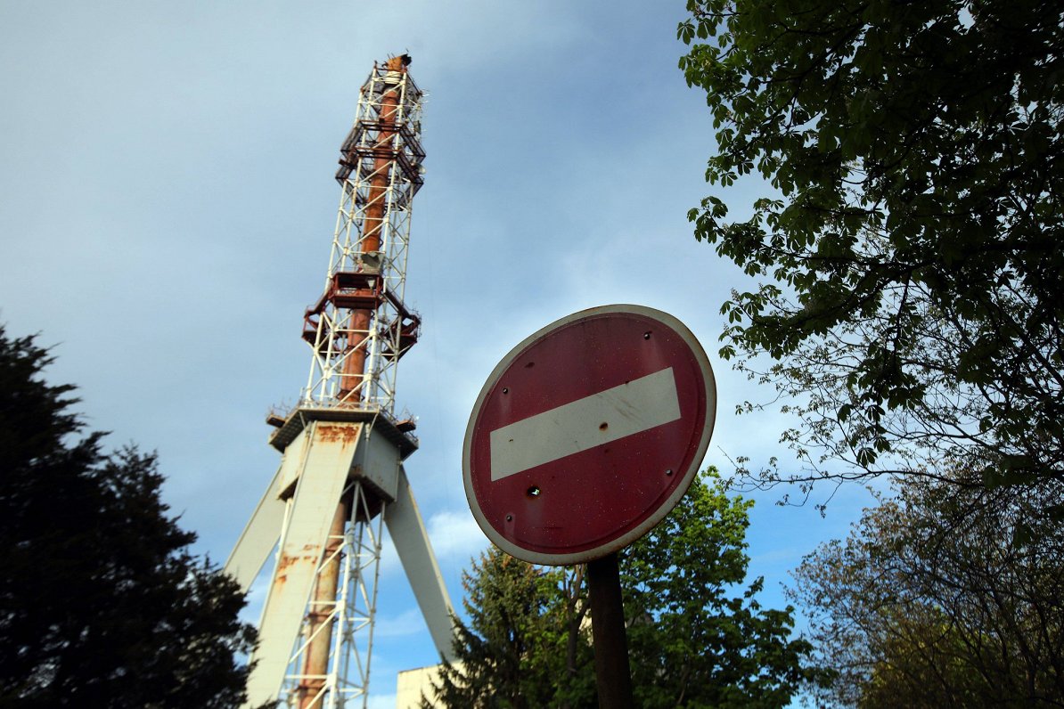 Iznīcinātais Harkivas televīzijas tornis Ukrainā