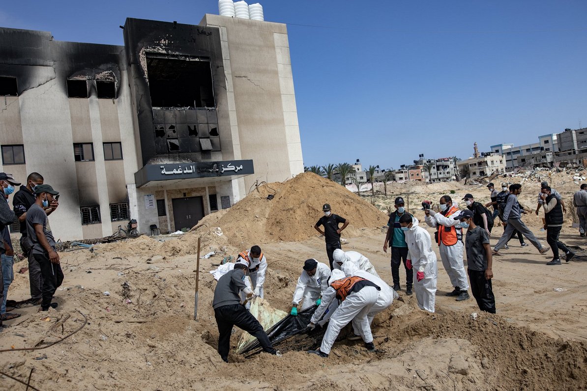 Gazas joslā pie slimnīcas atrasti masu kapi