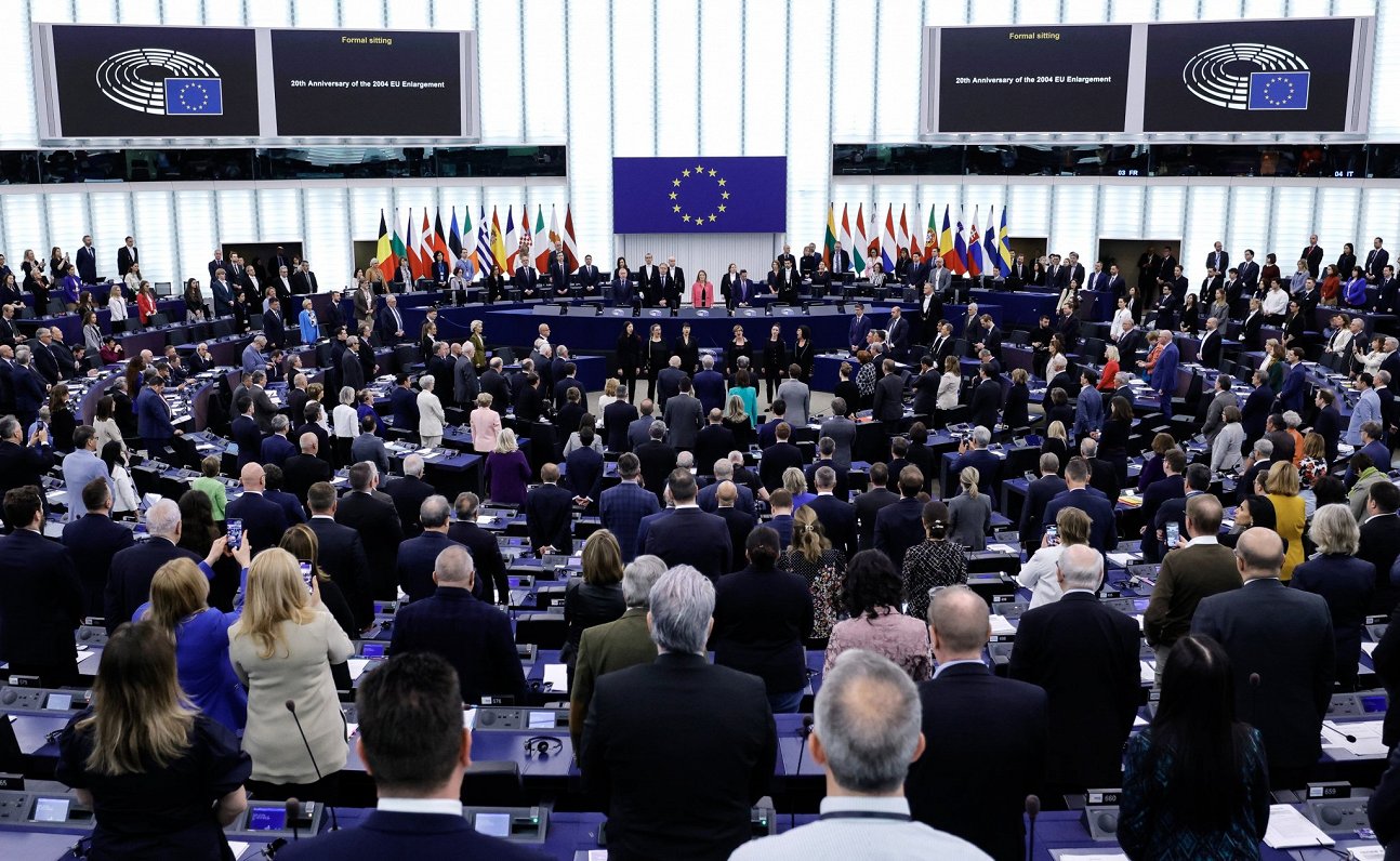 Eiropas Parlamenta deputāti plenārsēdē Strasbūrā