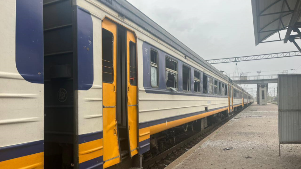 Поезд с пассажирами внутри был в 15 метрах от эпицентра взрыва. Украина, Балаклея, Харьковская облас...