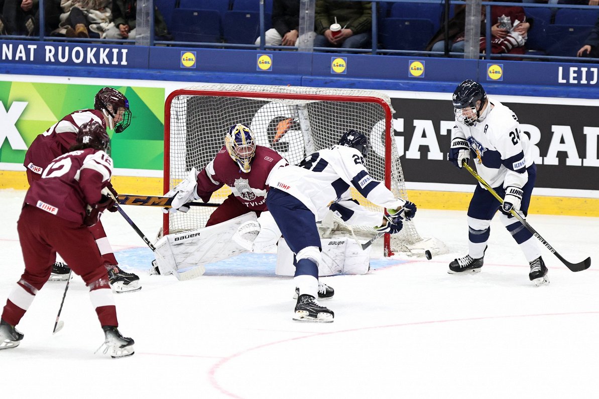 Latvijas un Somijas hokejistu spēle U-18 pasaules čempionātā