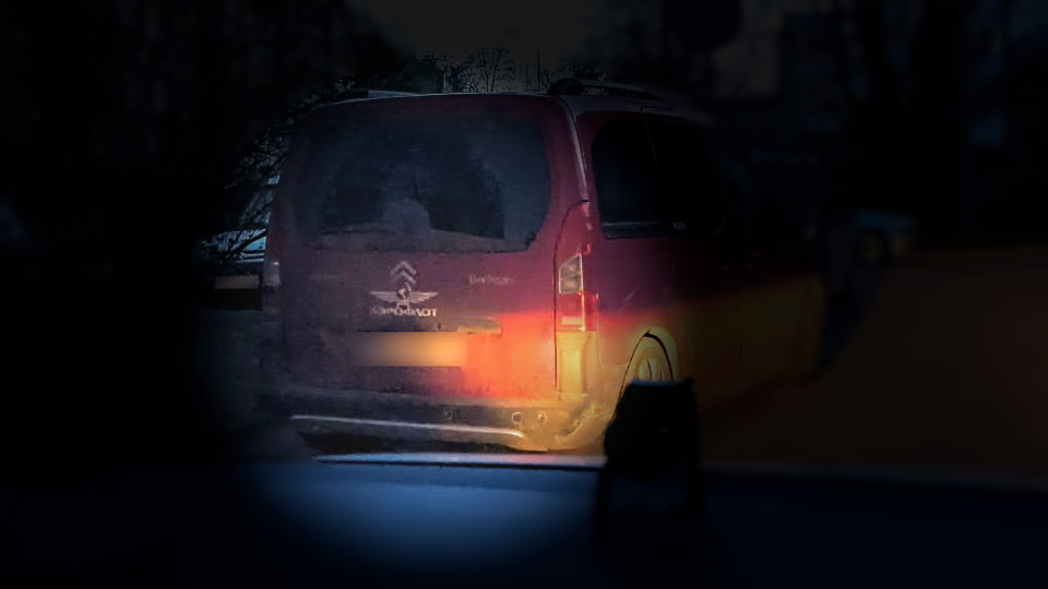 В Риге мужчину оштрафовали за лого «Аэрофлота» с серпом и молотом на авто
