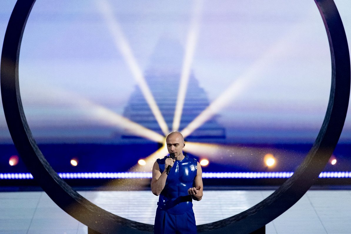 Певец Донс представляет Латвию на «Евровидении». Фото с репетиции