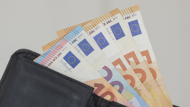 Eirozonā pērn izplatītākie viltojumi – 20 un 50 eiro; Latvijā – 2 eiro