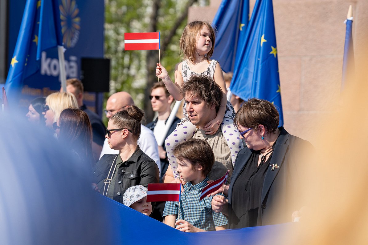 Parade marking 20 years of EU membership in Latvia