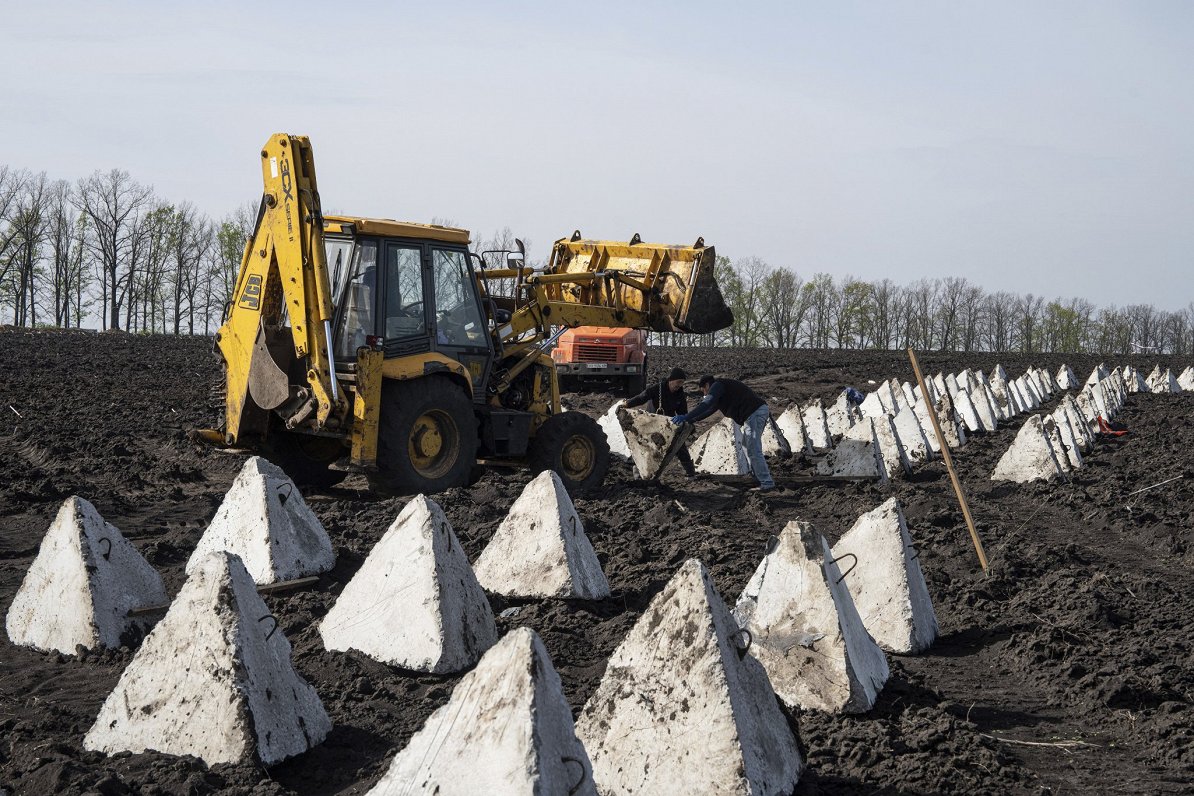 Nocietinājumu līnijas veidošana Harkivas apgabalā Ukrainā
