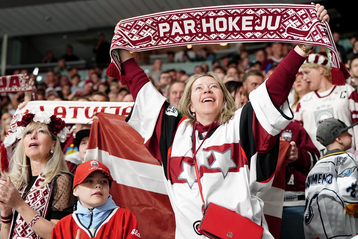 Līdzjutēji Latvijas un Norvēģijas hokeja izlašu pārbaudes spēlē
