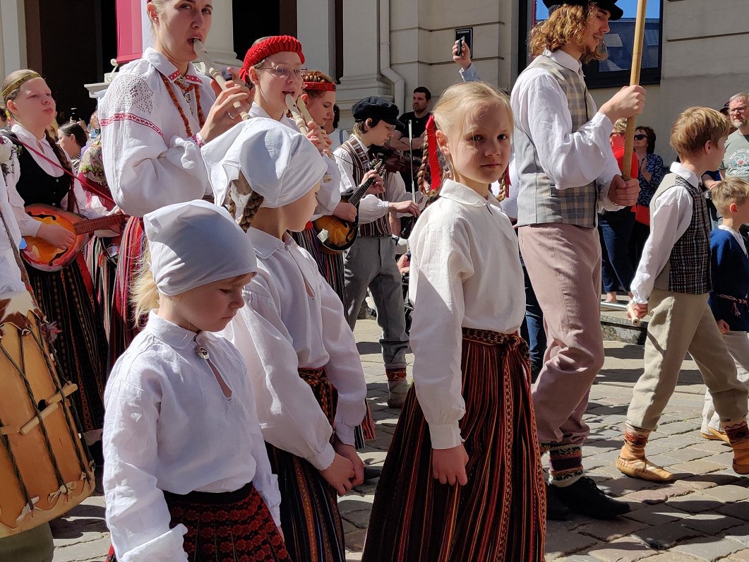 Akcija &quot;Uzvelc tautas tērpu par godu Latvijai!&quot;