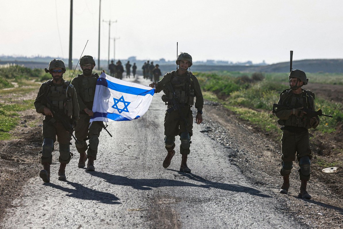 Izraēlas armijas karavīri pēc operācijas Gazas joslā