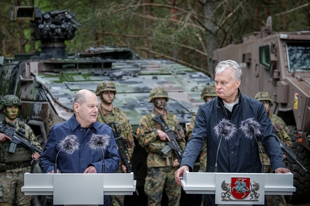 Vācijas kanclers Olafs Šolcs (no kreisās) un Lietuvas prezidents Gitans Nausēda