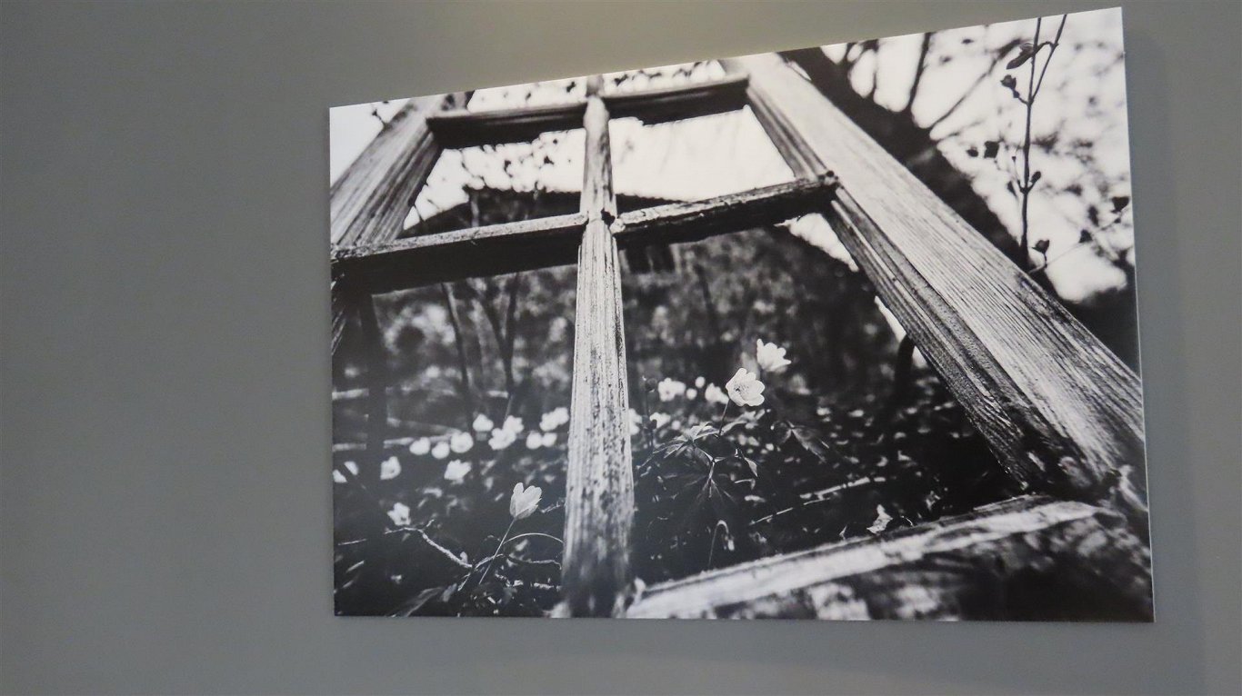 На выставке «Рассказы старого окна». Лиепая. 05.2024