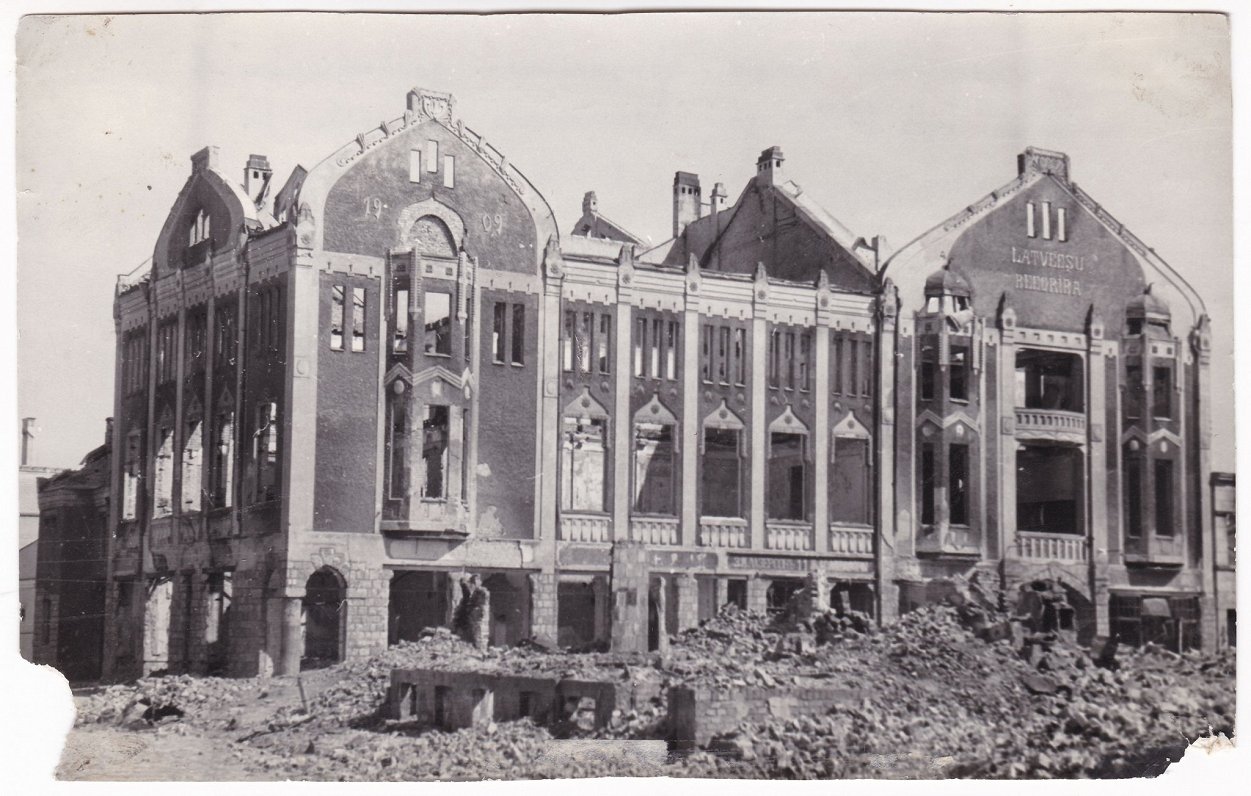 Arhitekta Paula Eplē projektētā un 1909. gadā uzceltā Jelgavas latviešu biedrības ēka, kas nopostīta...