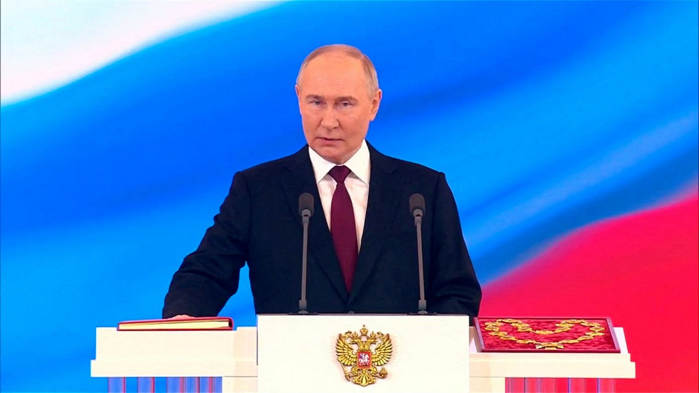 Krievijas diktators Vladimirs Putins dod prezidenta zvērestu