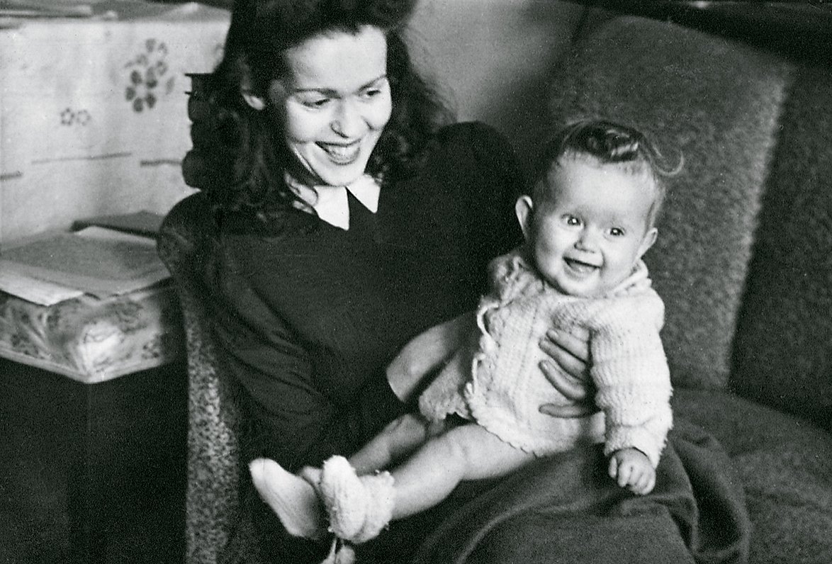 Valentīna Freimane un meita Eva (1946.)