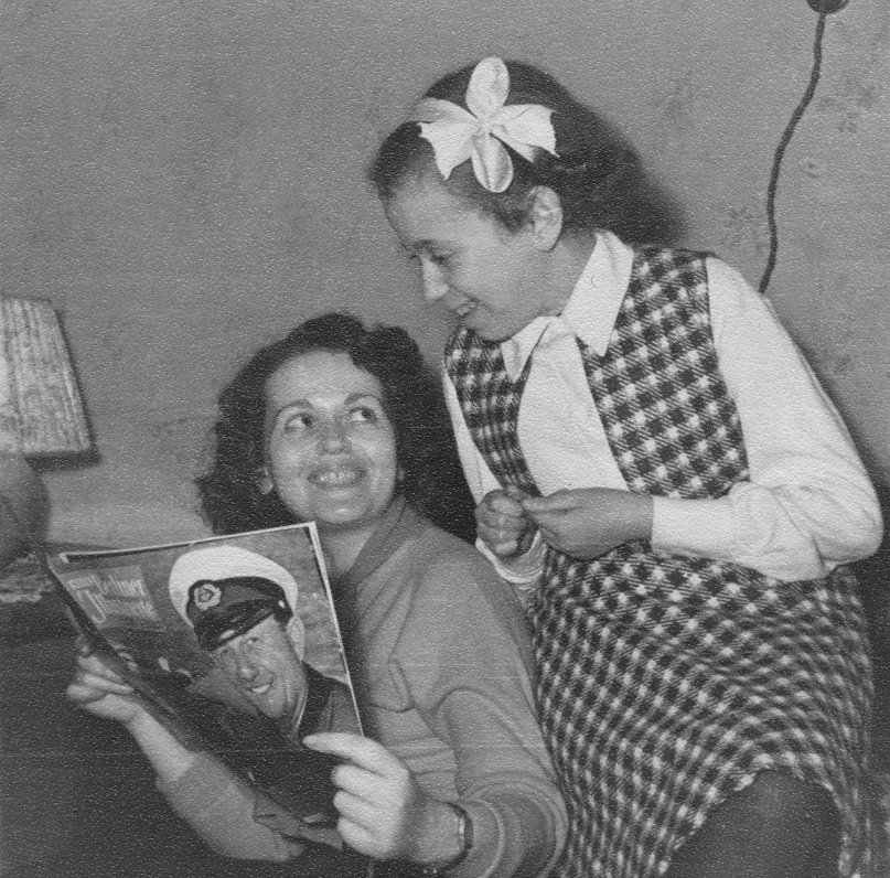 Valentīna Freimane ar meitu Evu Liepājā (1958.)