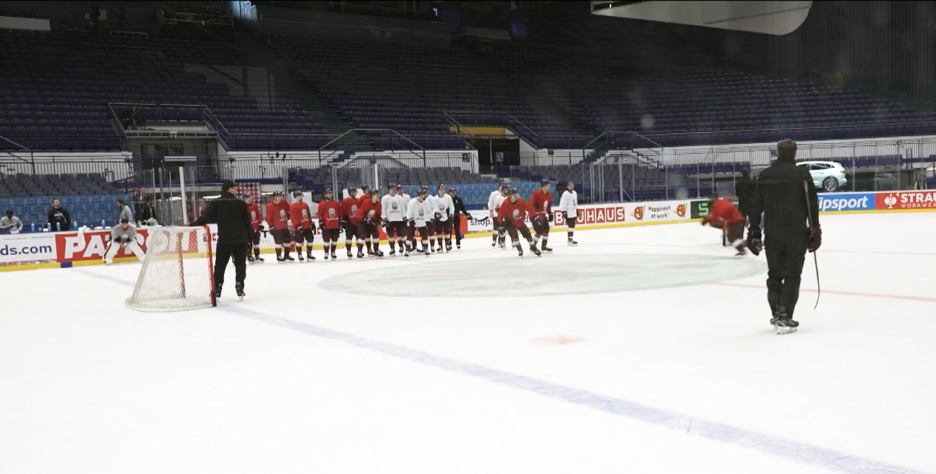Latvijas hokeja izlase treniņā pirms pasaules čempionāta Ostravā