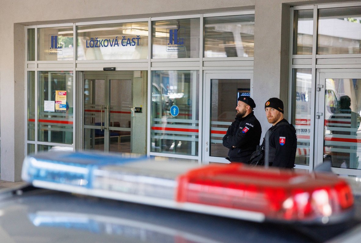Slimnīca, kurā ārstē atentātā ievainoto Slovākijas premjeru Robertu Fico
