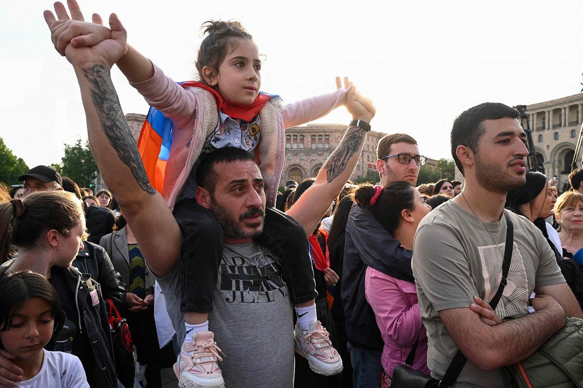 Armēnijas galvaspilsētā Erevānā iedzīvotāji protestē pret teritorijas atdošanu Azerbaidžānai