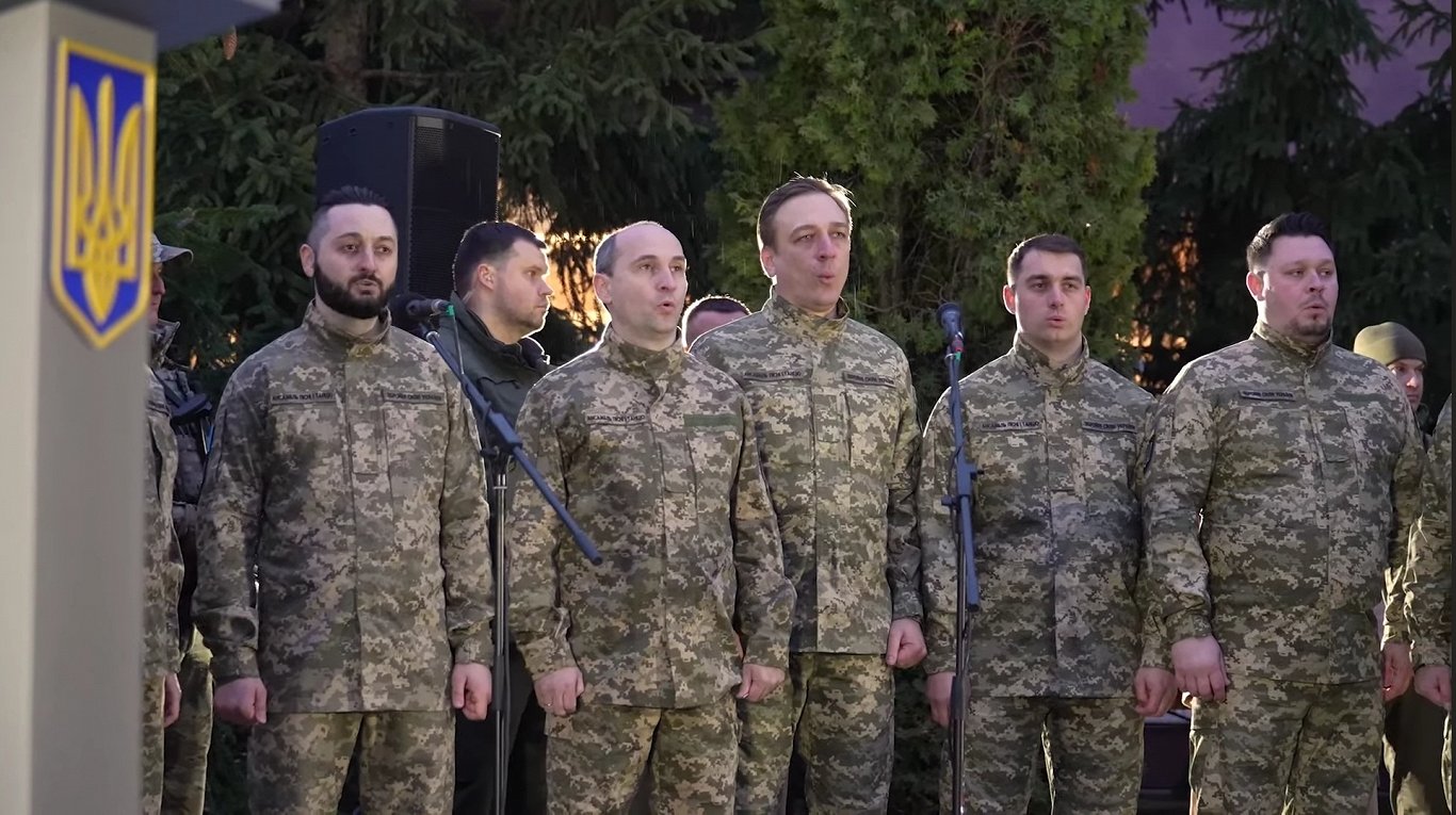 Ismails ar Ukrainas Bruņoto spēku ansambli.