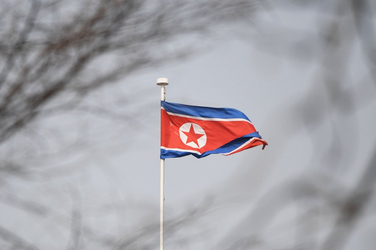 Ilustratīvs attēls: Ziemeļkorejas karogs