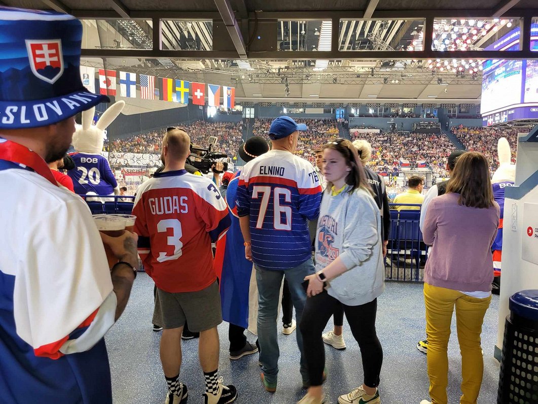 Slovākijas hokeja fani piepilda arēnu