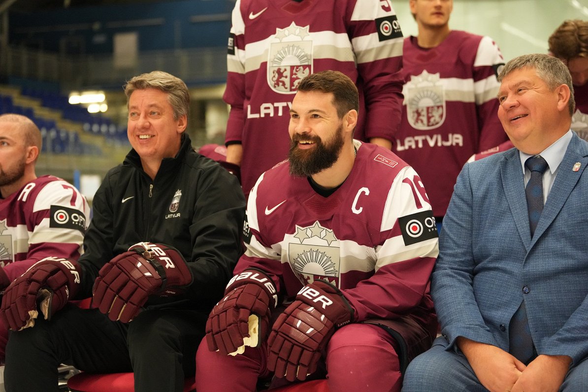 Latvijas hokeja izlases oficiālā fotografēšanās pasaules hokeja čempionātā Ostravā.