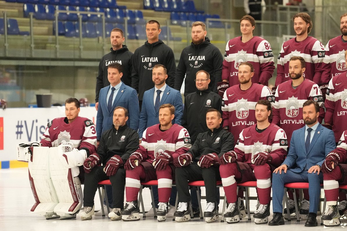 Latvijas hokeja izlases oficiālā fotografēšanās pasaules hokeja čempionātā Ostravā.