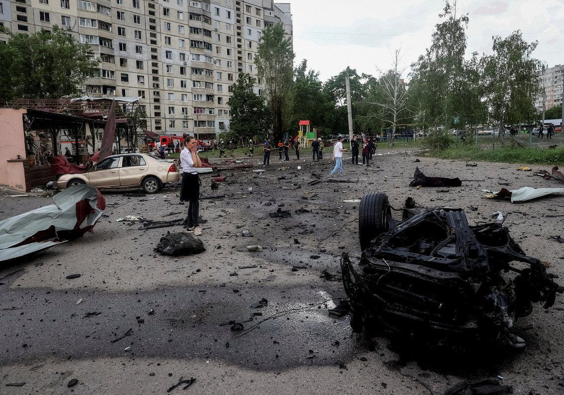 Krievijas armijas bumbas sprādziena vieta Harkivā.