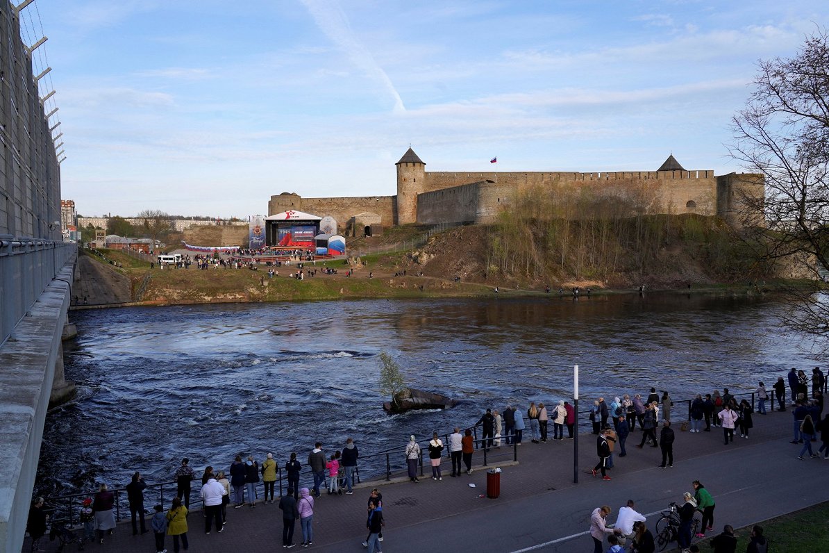 Narvas upe ir arī robeža starp Igauniju un Krieviju
