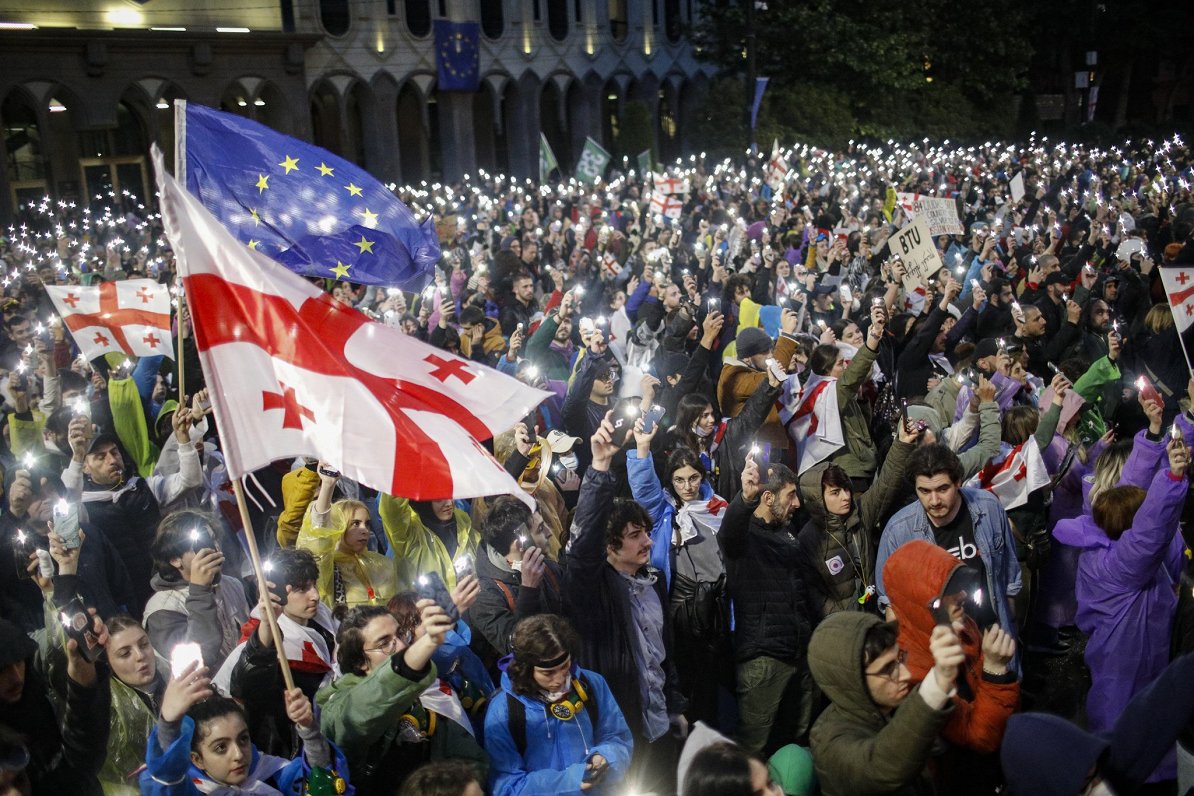 Cilvēki Gruzijā protestē pret tā dēvēto «ārzemju aģentu» likumu