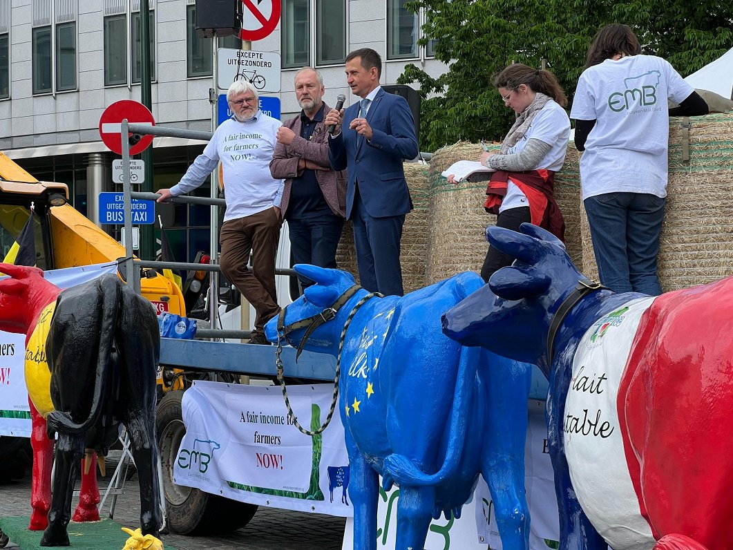 Eiropas piensaimnieku protesta akcija Briselē