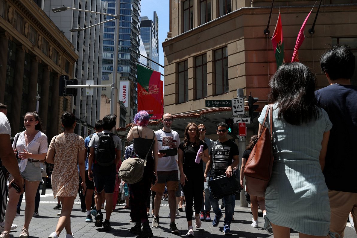 Cilvēki Sidnejas ielās.