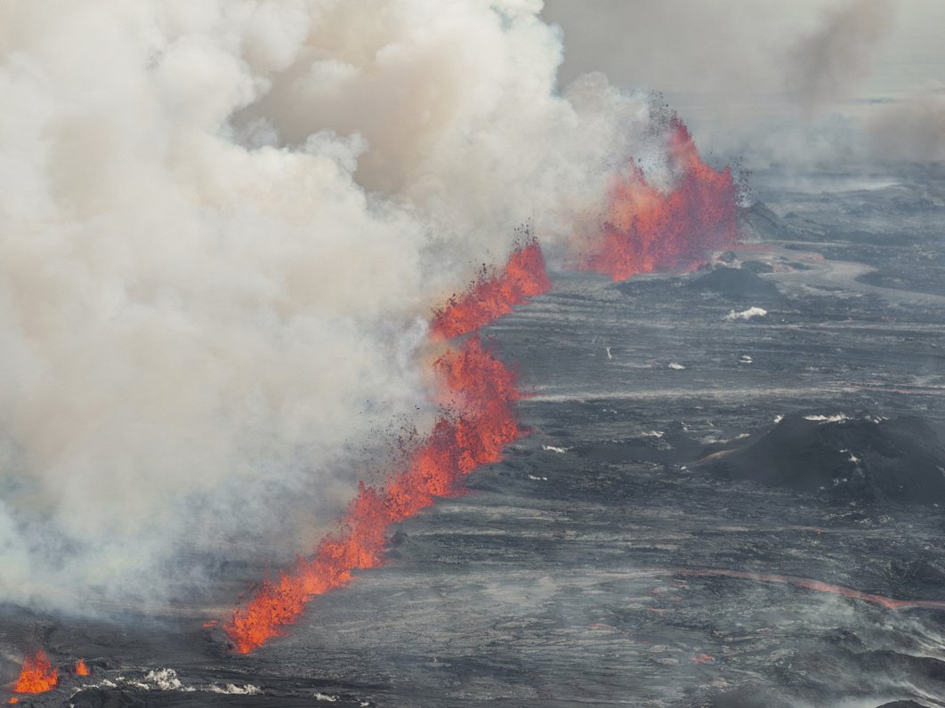 Islandē vulkāna izvirdums