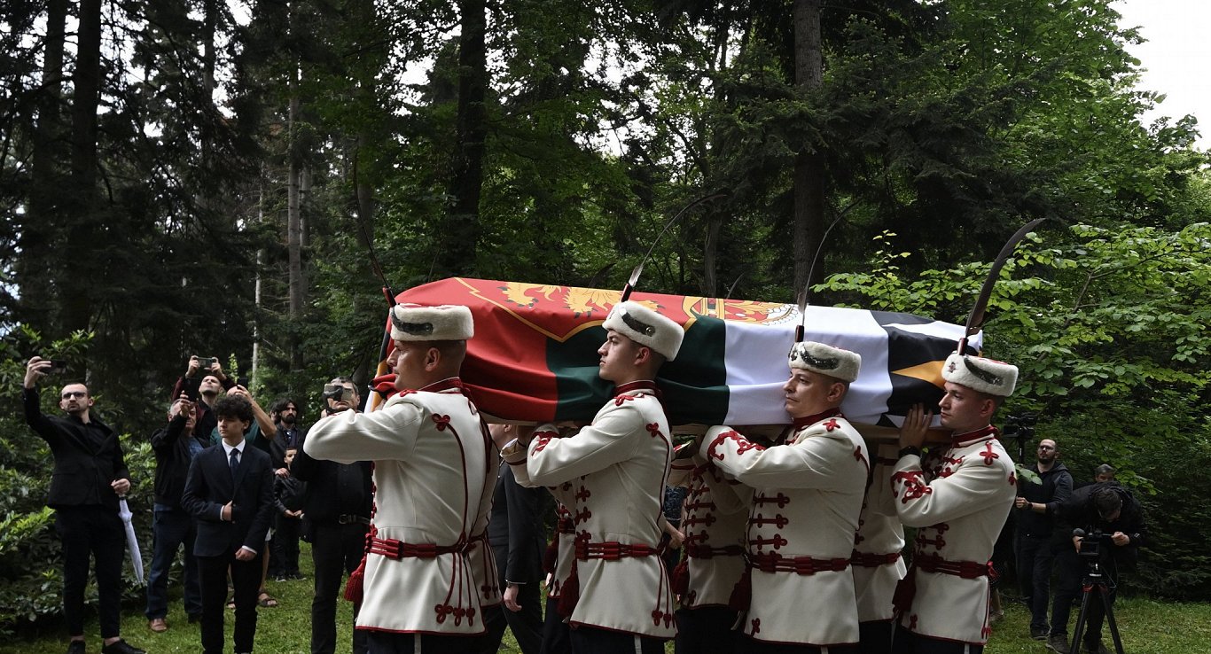 Bulgārijā atvadās no cara 76 gadus pēc viņa nāves