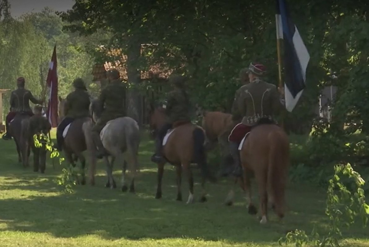 Mounted Estonian troops in Alūksne