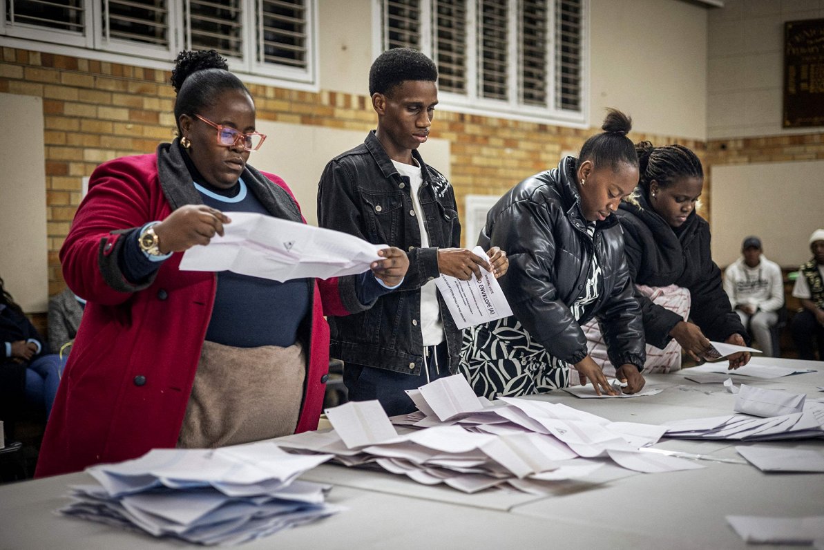 Balsu skaitīšana pēc Dienvidāfrikas Republikas parlamenta vēlēšanām