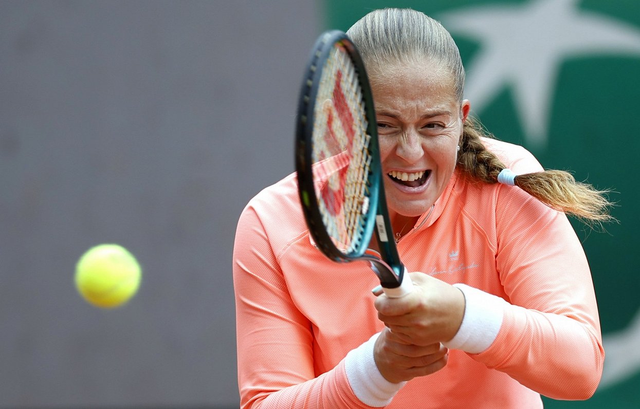 Ostapenko trīs setu duelī zaudē Tausonei, netiek Francijas atklātā čempionāta trešajā kārtā