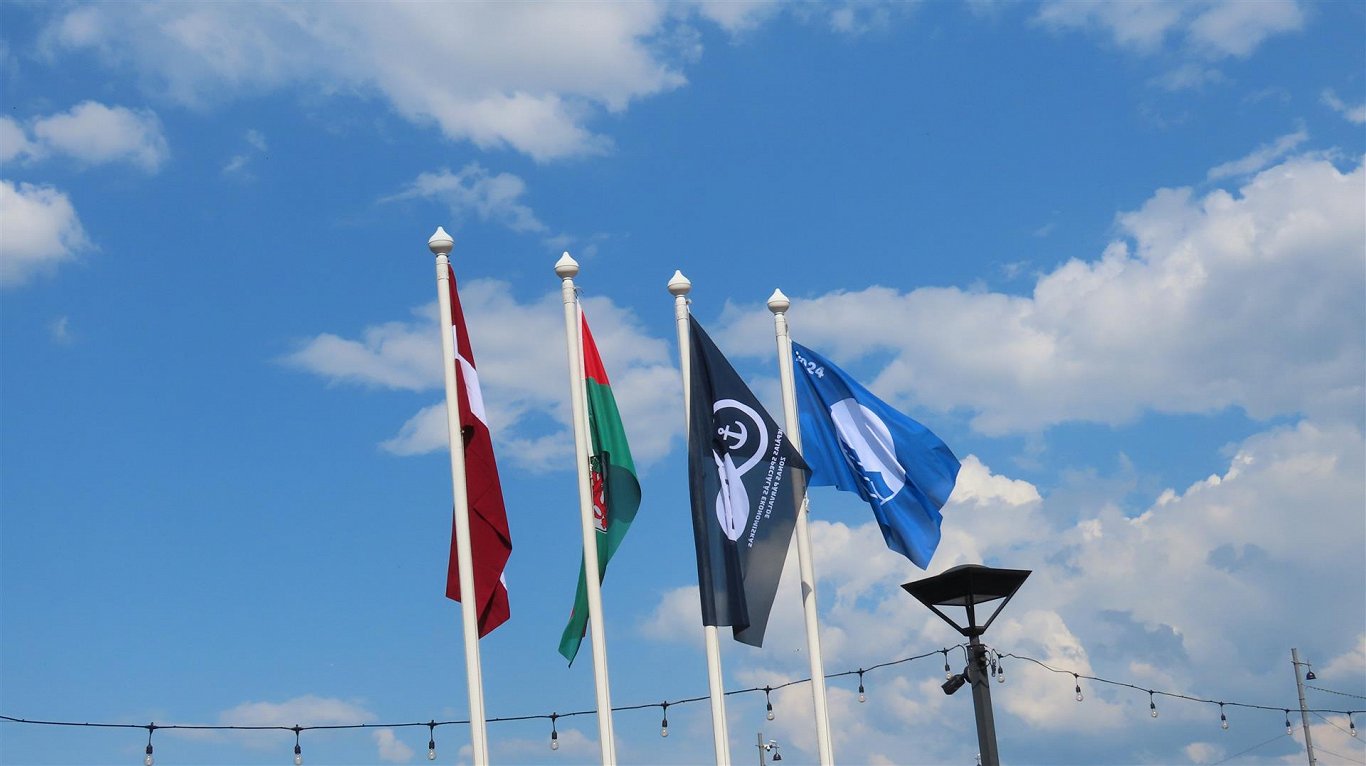 Синий флаг в Яхтенном порту Лиепаи. 31.05.2024