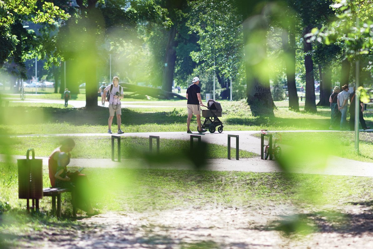 Rīgā atjaunots un labiekārtots vēsturiskais Ēbelmuižas parks