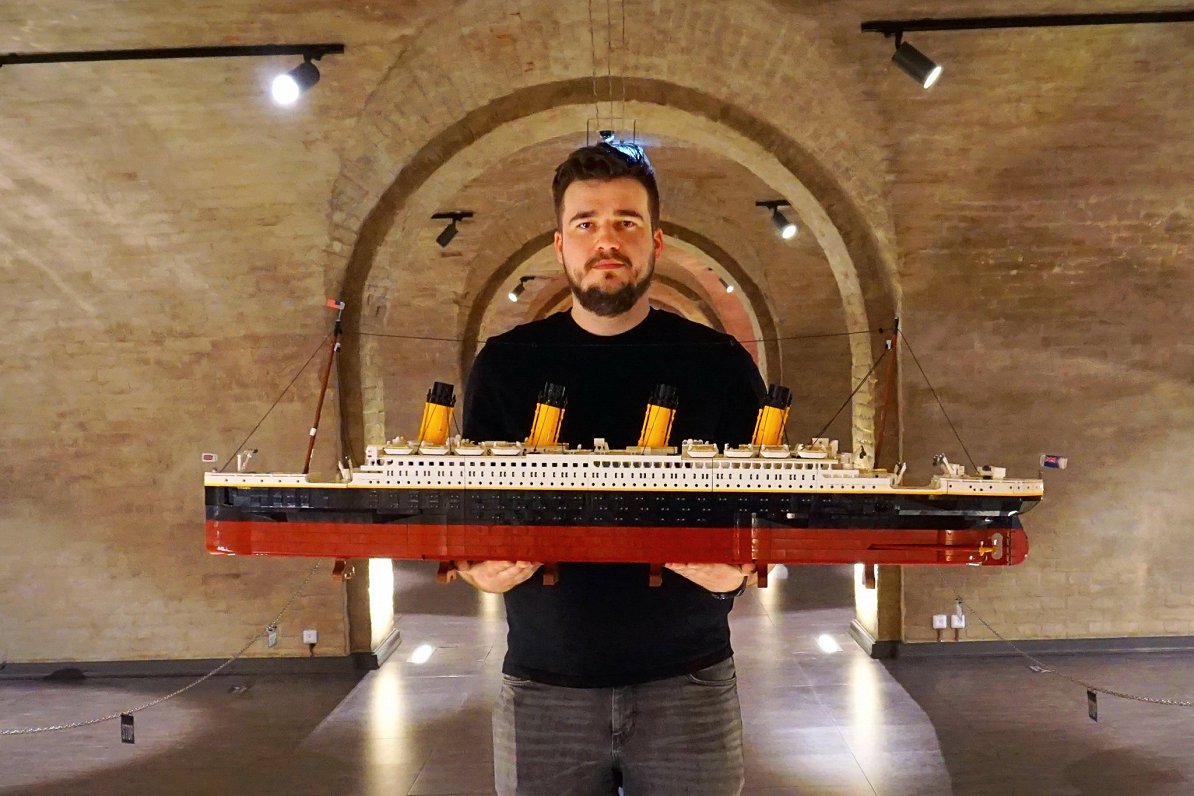 Модель ''Титаника'' состоит из 7000 деталей.