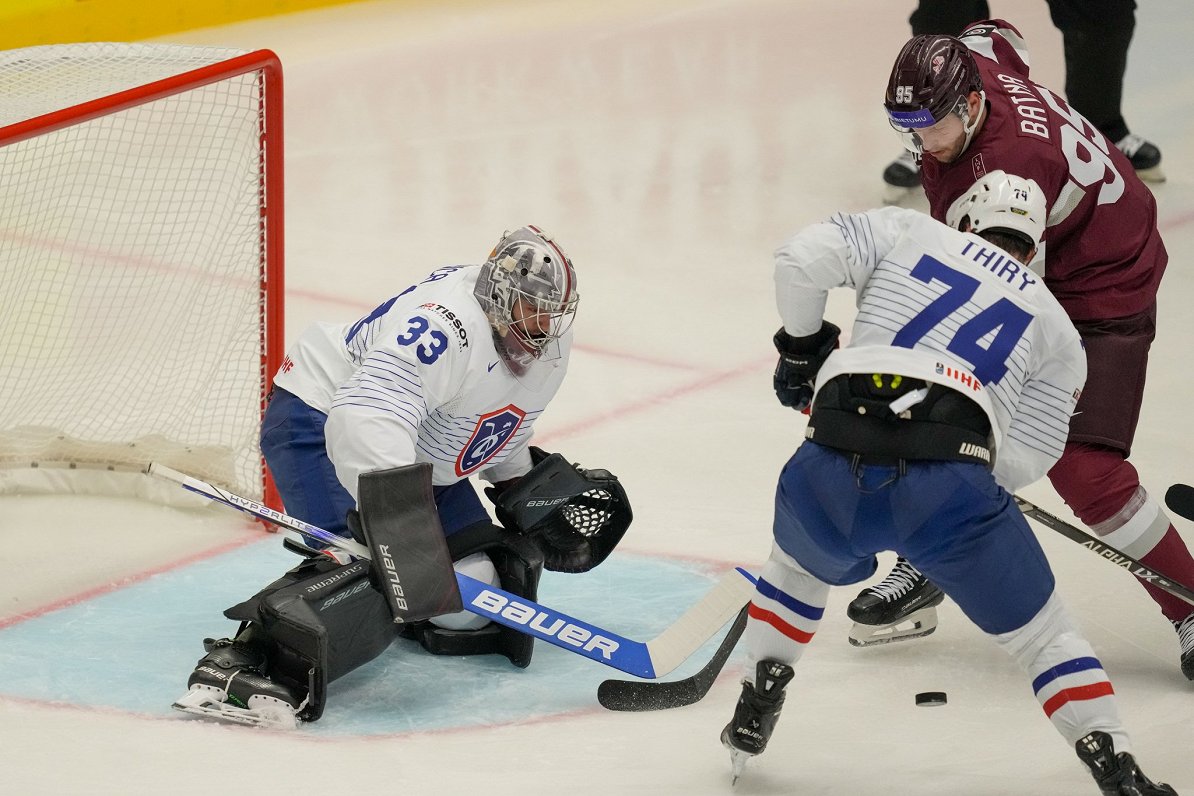 Сборная Латвии по хоккею в матче против Франции на чемпионате мира 2024
