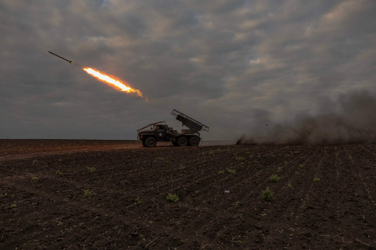&quot;Grad&quot; raķešu palaišana uz Krievijas armijas pozīcijām Ukrainā.