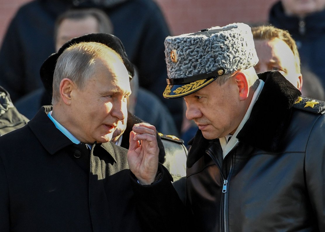 Владимир Путин и экс-министр обороны РФ Сергей Шойгу