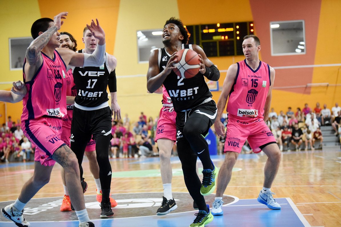 «ВЭФ Рига» против «Ригас зелли» в финальной серии Латвийской баскетбольной лиги