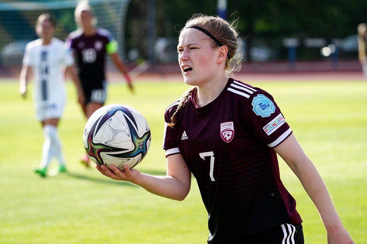 Latvijas sieviešu futbola izlase piedzīvo zaudējumu Eiropas čempionāta kavlifikācijas spēlē