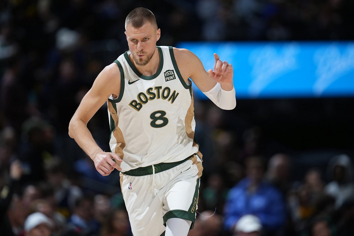 Porziņģis un «Celtics» NBA finālsēriju sāk ar uzvaru